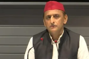 अखिलेश यादव ने कहा- 2022 में जनता सिखायेगी भाजपा को सबक, अधिकारियों को दी ये चेतावनी