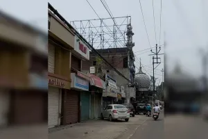 बरेली: नगर निगम ने दिए टिनशेड, आवंटियों ने बना ली पक्की दुकानें