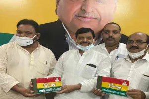 कानपुर: बसपा के पूर्व प्रत्याशियों ने अपने सैकड़ों समर्थकों के साथ थामा प्रसपा का दामन