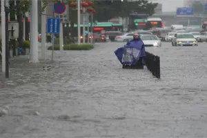 चीन के हेनान में भारी बारिश के कारण, 12 लोगों की मौत, 5 लोग घायल