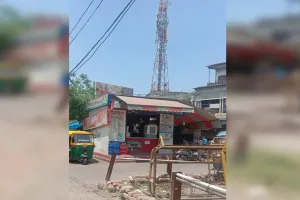 बरेली: मिलीभगत से शर्तों का उल्लंघन कर चूना लगा रहे मिल्क बूथ संचालक