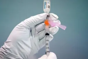 दूसरी बार अमेरिका ने कोविड-19 टीकों की उपयोग की अवधि बढ़ाई