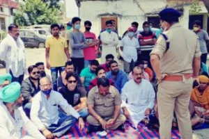 किच्छा: लापता नाबालिग लड़की की बरामदगी की मांग को लेकर परिजनों ने दिया कोतवाली में धरना