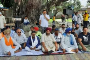 रुद्रपुर: पुलिस कर्मियों के ग्रेड पे को चल रहे आंदोलन को मिला समाजसेवियों का समर्थन