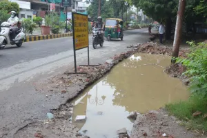 बरेली: शहर के लोगों को संकट में डाल रहे जुगाड़ के ठेकदार