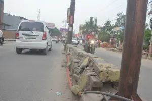 बरेली: भूमिगत लाइनें क्षतिग्रस्त, फैंसी स्ट्रीट लाइटों की बत्ती गुल