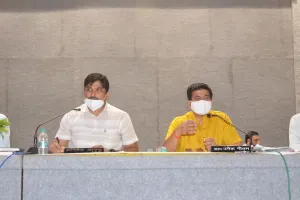 बरेली: सदन में लुंगी-बनियान पहन भाजपा पार्षद के भीख मांगने पर बवाल