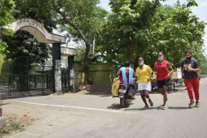 बरेली: स्टेडियम रोड चौड़ीकरण में देरी, न पोल शिफ्ट हुए और न ट्रांसफॉर्मर हटे