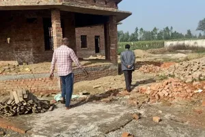 बरेली: … तो अफसरों की मौजूदगी में भ्रष्टाचार की नींव पर बना था पंचायत घर