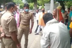बरेली: बेटी को प्रेमी से छुड़वाने को पिता ने छू लिए पुलिस के पांव