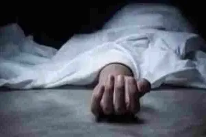 फर्रुखाबाद: गंगा में उतराता मिला राजमिस्त्री का शव, सदमें में परिजन