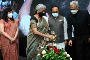 वित्त मंत्री ने की उभरते सितारे फंड की शुरूआत, कहा- यूपी की ओडीओपी योजना देश के लिए…