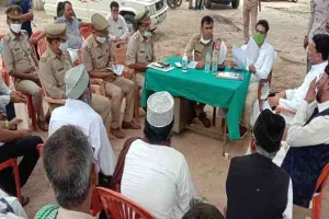 फतेहपुर: प्रशासनिक अधिकारियों ने पीस कमेटी के साथ की बैठक, दी ये हिदायत