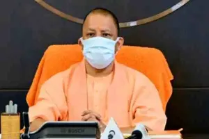 यूपी: सीएम योगी ने की उज्ज्वला योजना के दूसरे चरण की शुरूआत, अखिलेश ने कसा तंज