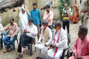 अयोध्या: कुए में गिरने से साले व बहनोई की हुई मौत, विधायक ने परिजनों को बंधाया ढांढस