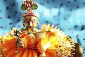 मथुरा: बल्लभ कुल सम्प्रदाय के मन्दिरों में महीने भर से चल रही है जन्माष्टमी की तैयारी