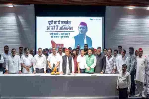 यूपी: अखिलेश ने व्यापारियों के साथ की बैठक, भाजपा पर लगाया सरकारी संपत्ति…