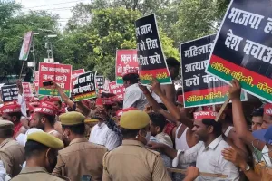 बरेली: आजम खां की रिहाई को सपाईयों ने कसी कमर, कलेक्ट्रेट पर जोरदार प्रदर्शन