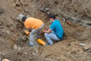 बरेली: नाला खुदाई के दौरान कटी गैस पाइप लाइन, बड़ा हादसा होने से टला