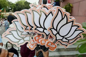 बीजेपी की नजर दलित वोट बैंक पर, उत्तर प्रदेश में होगा प्रयोग