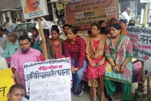 मुरादाबाद: नाबालिग की बरामदगी को लेकर धरनारत परिवार से मिली पूनम पंडित