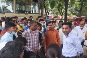 बरेली: कमिश्नरी के बाद कलेक्ट्रेट पहुंचे किसान, विधायकों के खिलाफ लगाए मुर्दाबाद के नारे