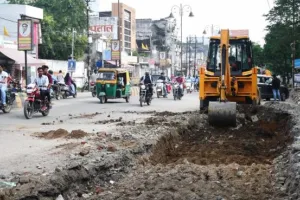 बरेली: सड़कें पहले से खुदीं, अब सैकड़ों गलियों को भी खोदेंगे