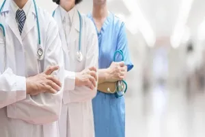 आगरा: प्रेशर कुकर में फंसा बच्चे का सिर, जानें फिर क्या हुआ?