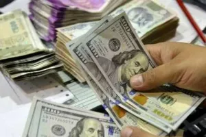 Dollar VS Rupees: रुपए में आठ पैसे की गिरावट, शुरुआती कारोबार में अमेरिकी डॉलर के मुकाबले 87.40 पर रुपया