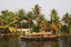 केरल में मौज-मस्ती पर नहीं लगेगी रोक, अब इस तरह पर्यटन का ले सकेंगे आनंद