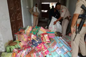 रामपुर: शिक्षामित्र के घर से लाखों का चोरी का कपड़ा बरामद