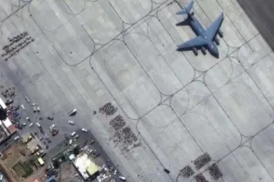 तालिबान ने काबुल हवाईअड्डे के आस-पास पहुंच एवं नियंत्रण के कदमों को किया मजबूत: पेंटागन