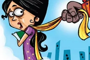 बरेली: पुलिसकर्मियों ने ऑटो में बैठी युवतियों से की हूटिंग