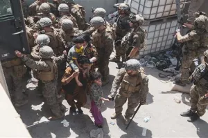 काबुल हवाईअड्डे पर हमलावरों और सुरक्षा बलों के बीच हुई गोलीबारी, एक जवान की मौत