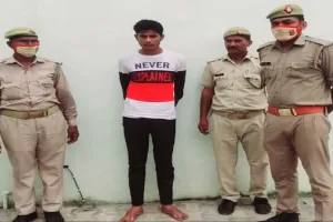 संभल: सेमला गांव में बनाया जा रहा था फर्जी आधार कार्ड, एक गिरफ्तार