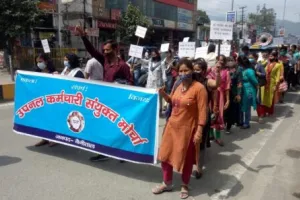 हल्द्वानी: उपनल कर्मचारी 2 दिन पूर्ण कार्य बहिष्कार पर