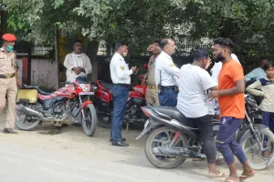 बरेली:  ट्रैफिक नियमों का जुर्माना इतना कि पैदल चलने को मजबूर हो रहे लोग