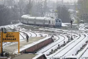 कश्मीर: बारामूला-बनिहाल रेलमार्ग पर पांच दिन बाद ट्रेन सेवा बहाल