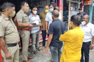 हल्द्वानी: ई रिक्शा चालकों की अभद्रता पर भड़के व्यापारी, मुखानी चौराहे पर किया प्रदर्शन