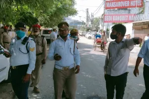 बरेली: यातायात पुलिस ने की अवैध टैक्सी स्टैंड पर कार्रवाई