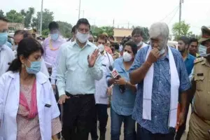 यूपी: प्रमुख सचिव चिकित्सा शिक्षा पहुंचे फिरोजाबाद, जाना मरीजों का हाल