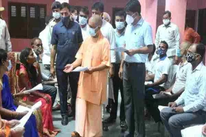 गोरखपुर: जनता दरबार में फरियादियों से मिले सीएम योगी, दिए तत्काल निस्तारण के निर्देश