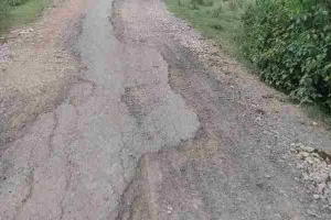 बाराबंकी: मजबूत निर्माण का दावा खोखला, उखड़ने लगी जेब्रा क्रासिंग