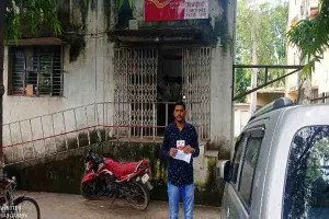 बाराबंकी: उप डाकघर के बाबू ने पत्रकार से की अभद्रता, कार्रवाई की मांग