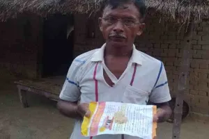 बाराबंकी: प्लास्टिक के चावल वितरण की फैली अफवाह, देखने के लिए जुटी भीड़