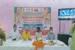 कुशीनगर: विश्वकर्मा श्रम सम्मान योजना के तहत लाभार्थियों में वितरित किया गया टूलकिट