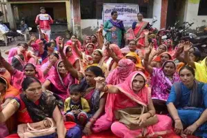 जौनपुर: महिला आंगनबाड़ी कर्मचारी संघ ने मानदेय न बढ़ने पर जताया आक्रोश