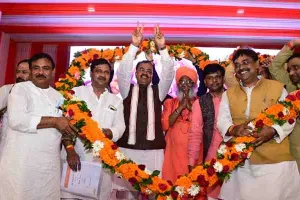 उन्नाव: साक्षी महाराज ने की डिप्टी सीएम की तारीफ, कहा- ये मेरे केशव मैं इनका साक्षी