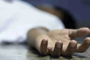 आजमगढ़: रेलवे पटरी के किनारे मिला वृद्ध का शव, इलाके में सनसनी