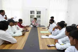 यूपी: प्रियंका गांधी ने निषाद समाज के साथ की बैठक, कही ये बड़ी बात